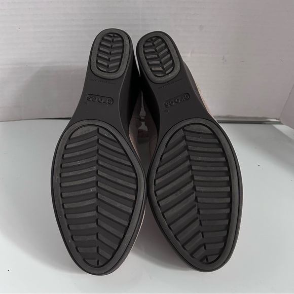 Beige Crocs short suede ankle boots size 5W - Picture 4 of 8